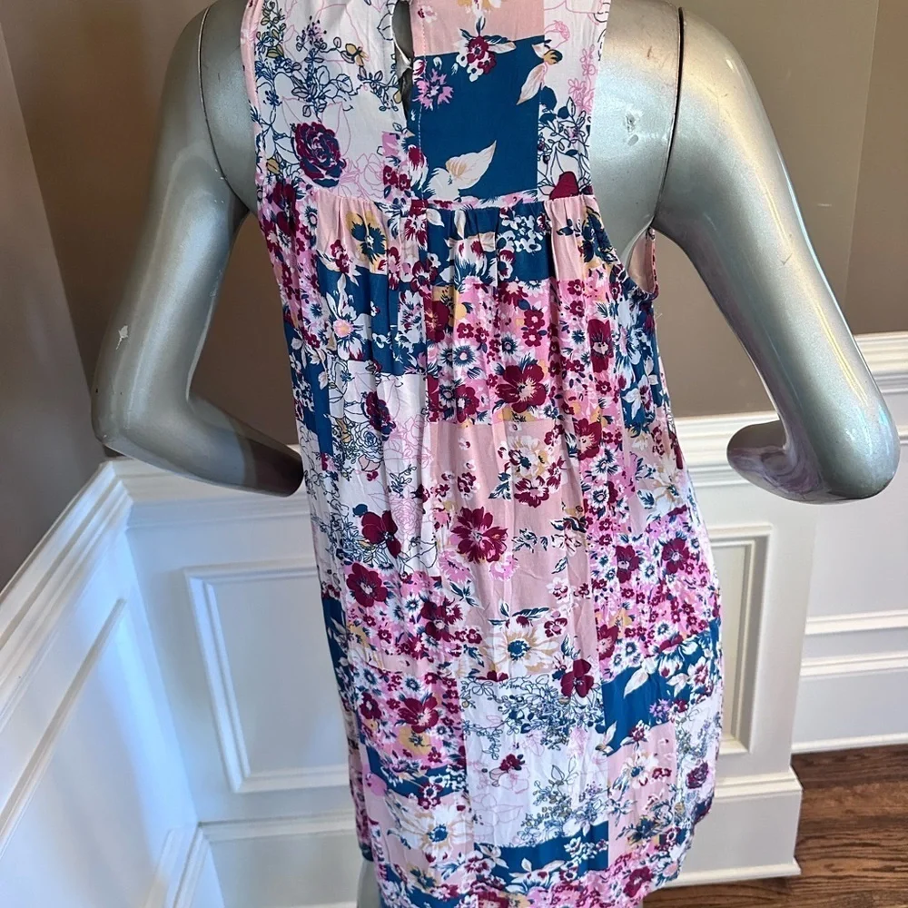 NWT SAVANNA JANE Shift Multicored Floral  Shift Dress Sz S Sleeveless
